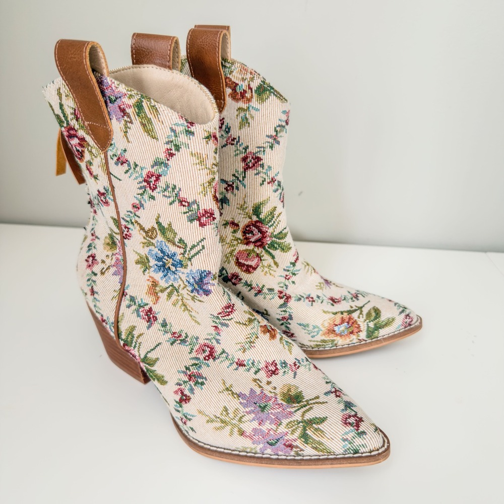 Oasis Society Floral Tapestry Cowgirl Boots Size 6.5 Boho Country